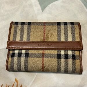 AUTHENTIC VINTAGE Burberry Tan and Brown Checkered Wallet